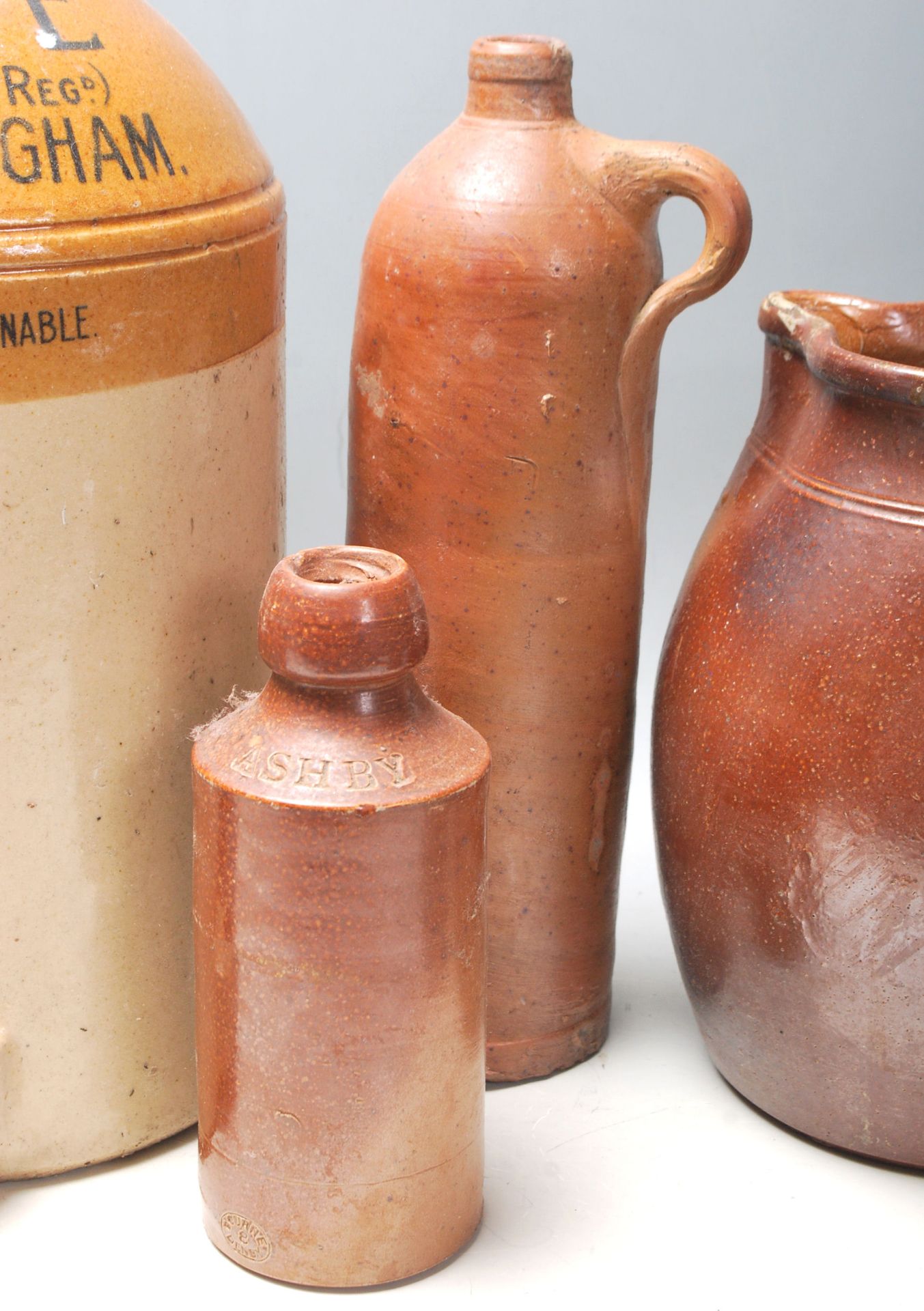 A good quantity of 19th century Victorian stoneware jugs and bottles - Bild 5 aus 7