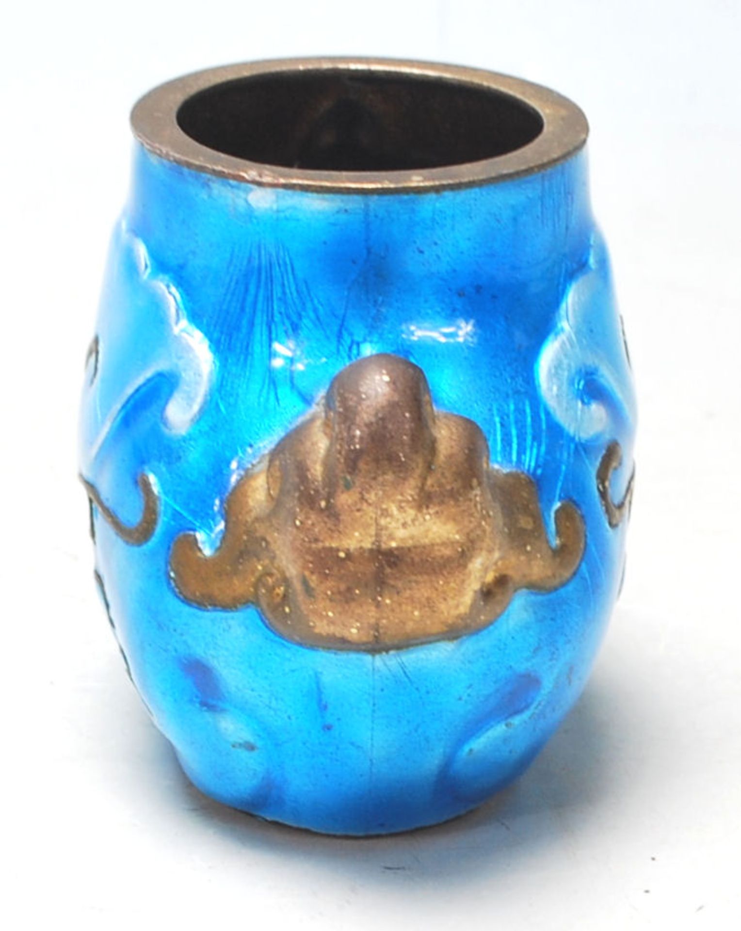 A 20th Century hand painted Chinese brass Ink well in the form of a Fu dogs  in gilt with cobalt - Bild 3 aus 6