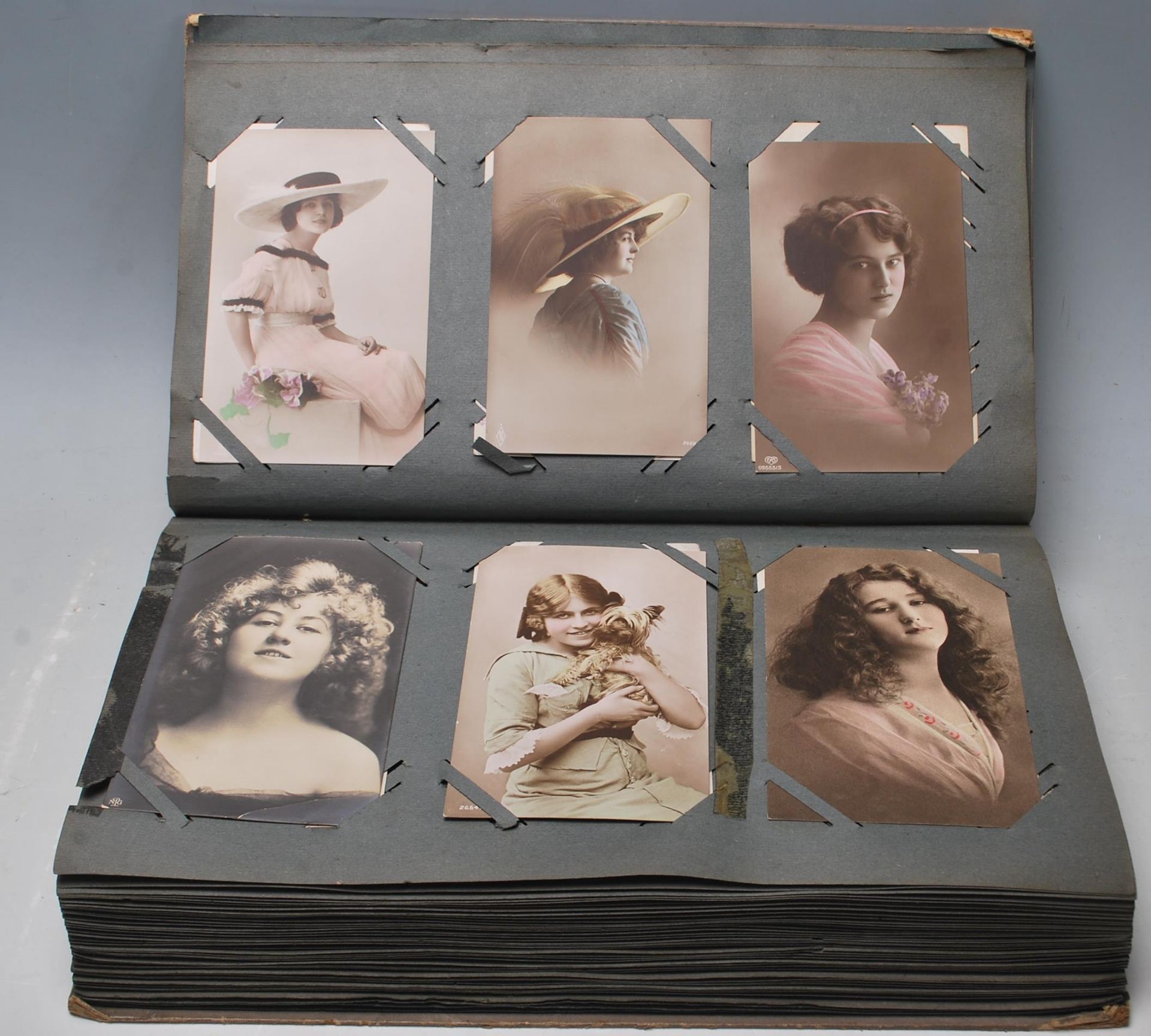 YOUNG LADIES on Postcards. 282 cards, mostly circa Edwardian in contemporary album with Art - Bild 2 aus 10