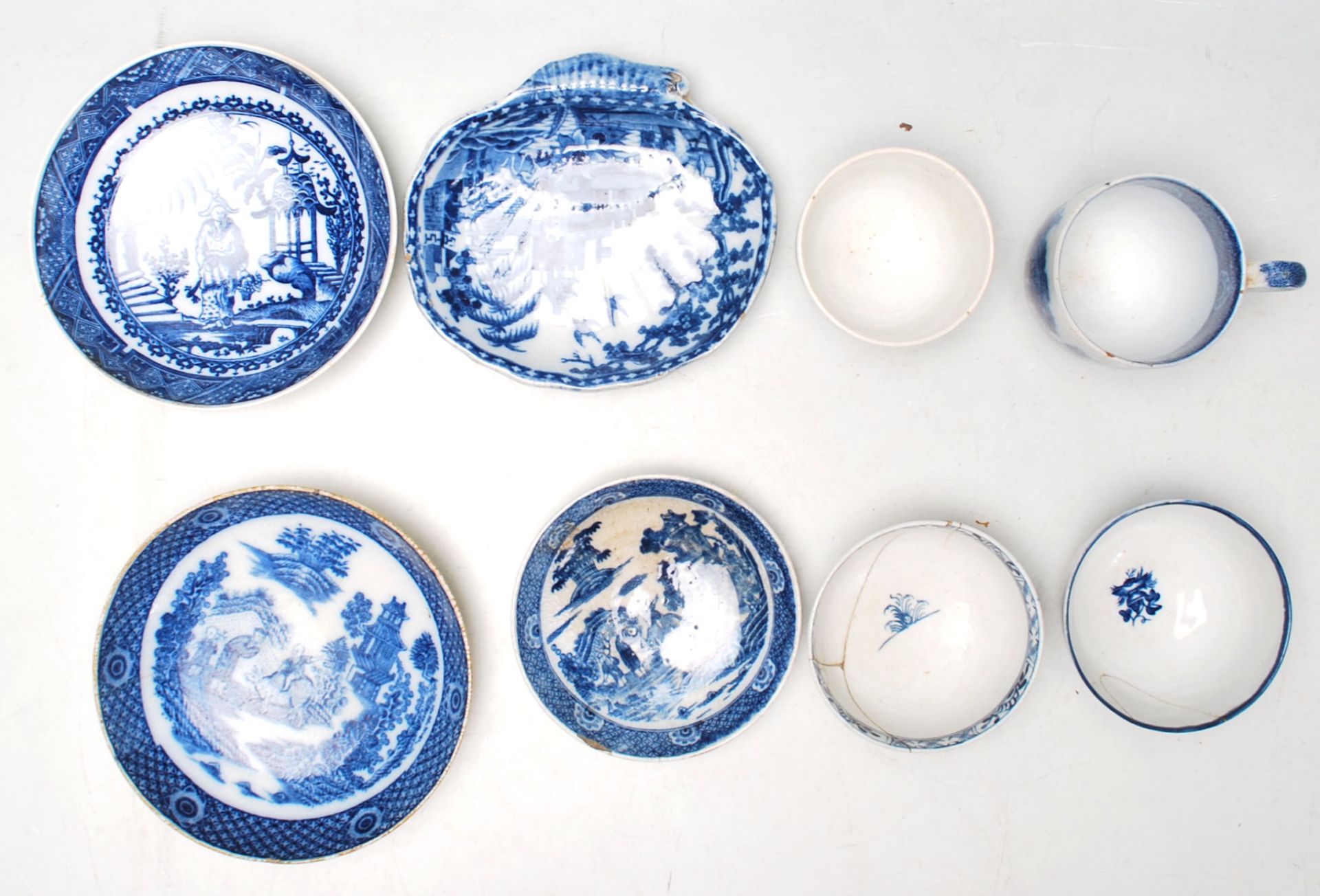 A good collection of 19th century or later English blue and white Chinese ceramics to include - Bild 6 aus 7