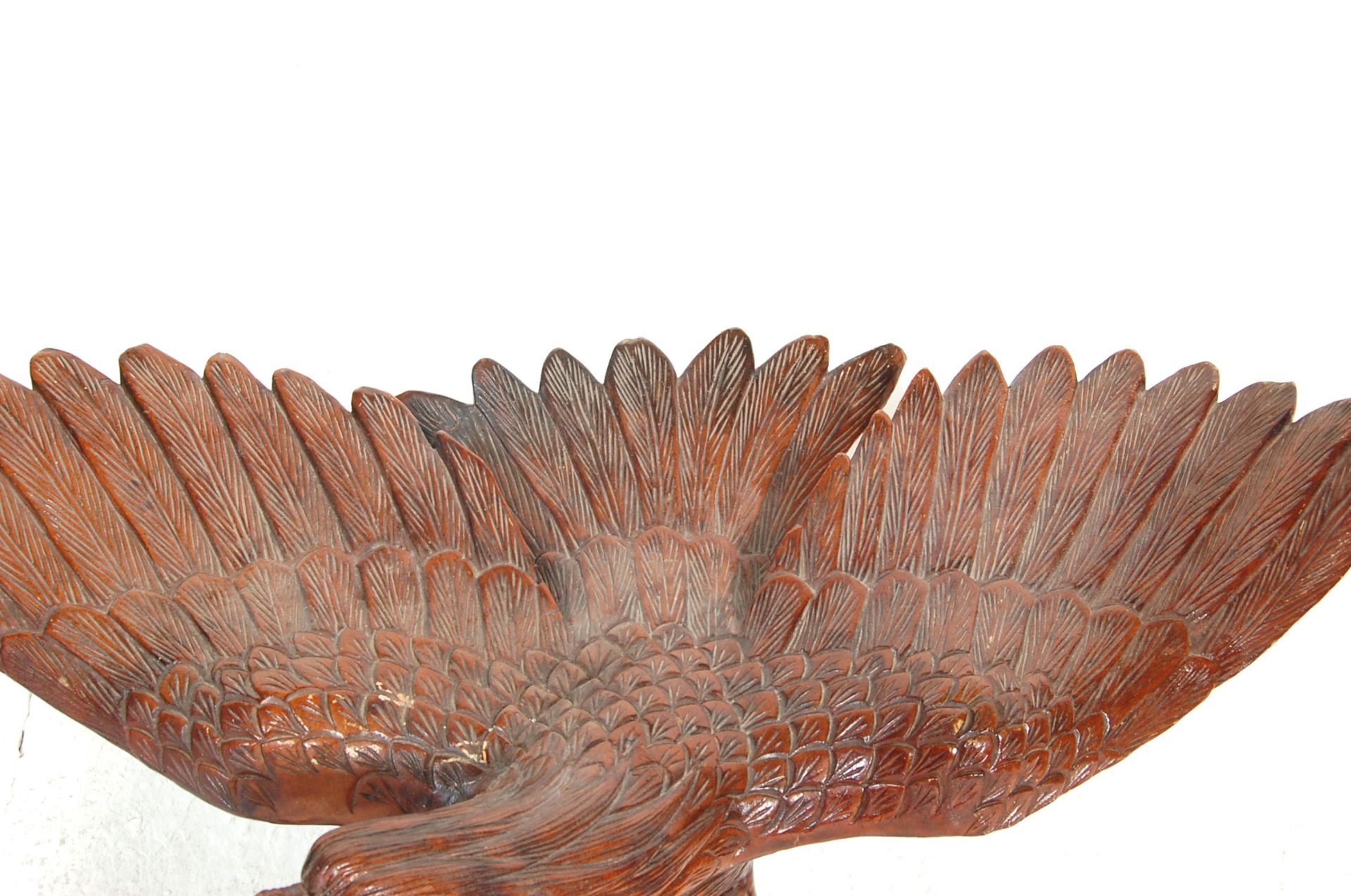 A very large believed early 20th century good quality carved eagle about to flight being set to a - Bild 5 aus 7