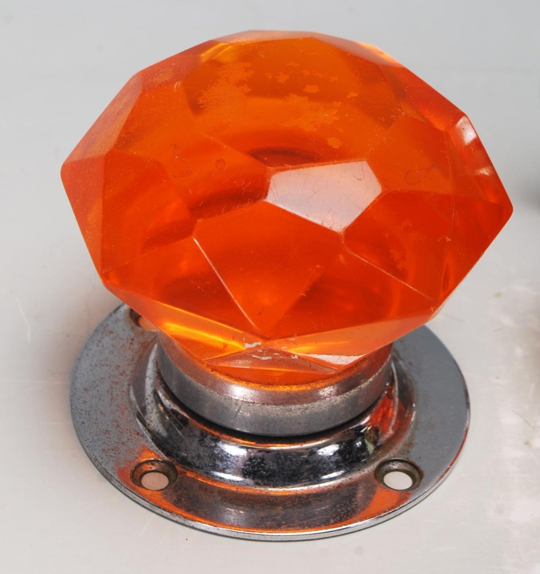 A collection of vintage 20th Century door furniture to include two orange glass faceted door - Bild 2 aus 5