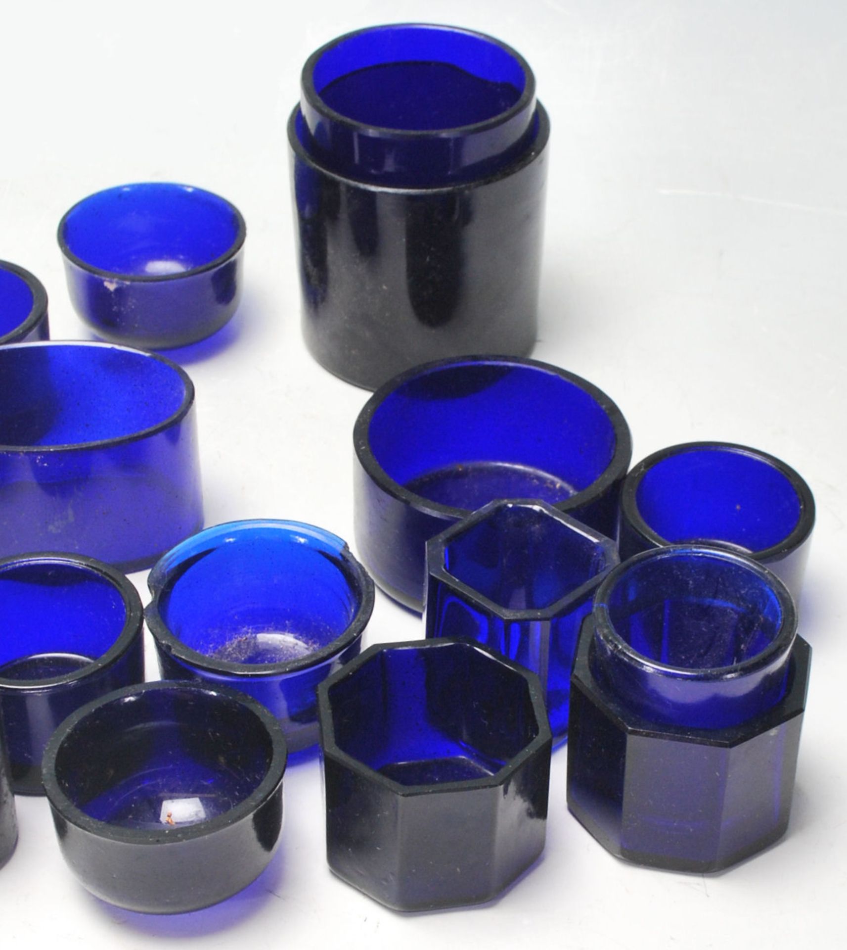 A good collection of 19th Century and later blue glass liners for condiments pots, to include - Image 4 of 5