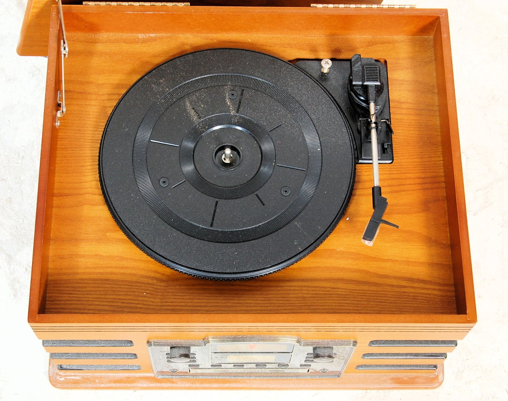A vintage retro wooden effect Hi Fi stereo system by Steepletone with a black grill and facia. - Bild 5 aus 11