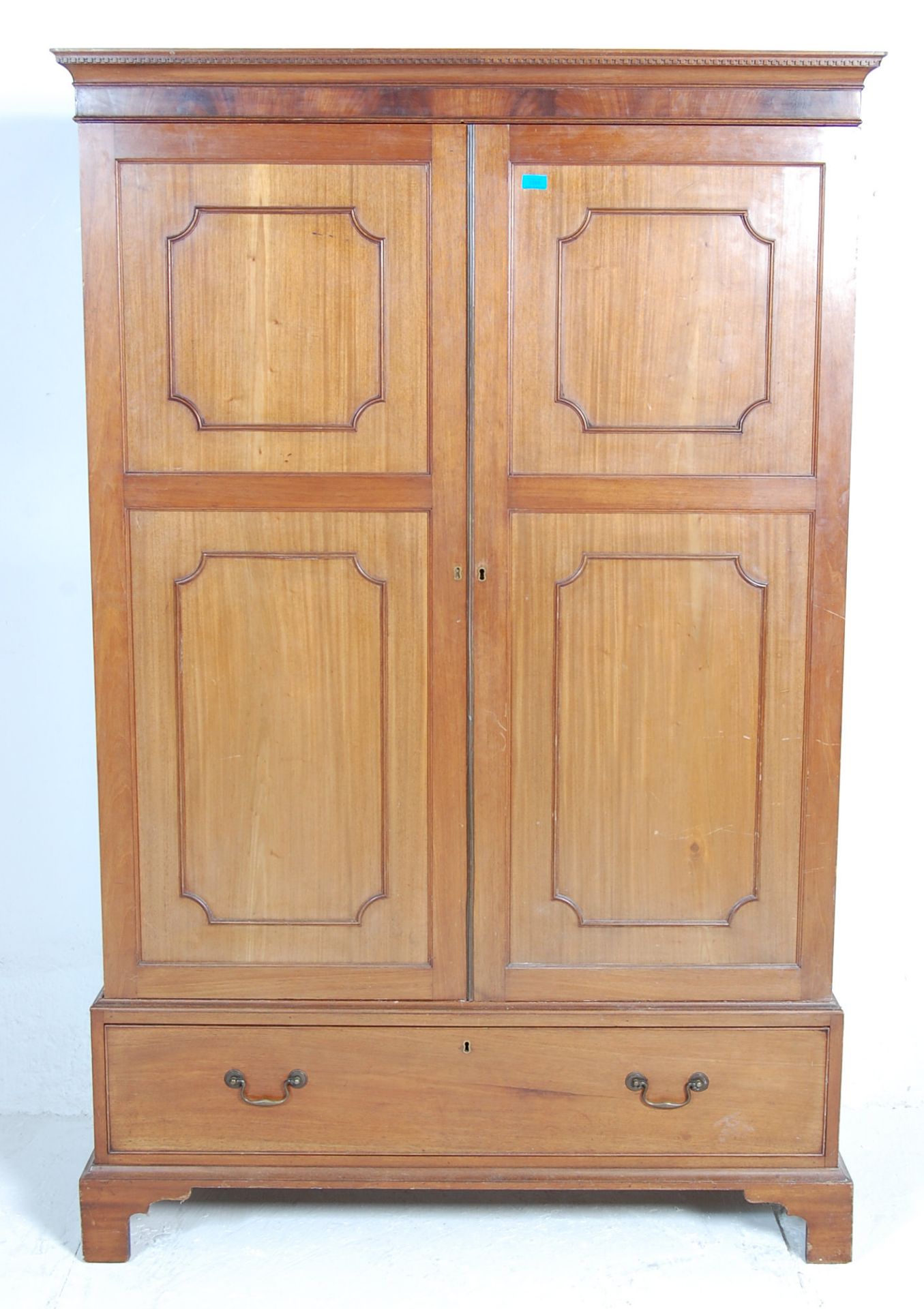 An Edwardian early 20th Century mahogany double wardrobe with panel doors to the double wardrobe - Bild 5 aus 7