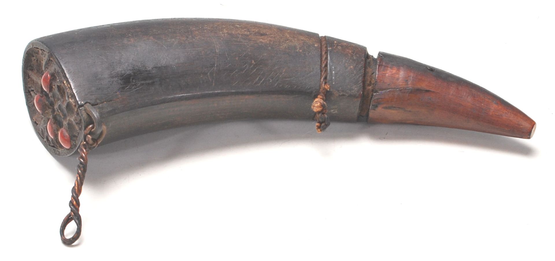 A 19th Century Victorian bone gunpowder horn having a cork stopper having a copper wire handle and - Bild 4 aus 4