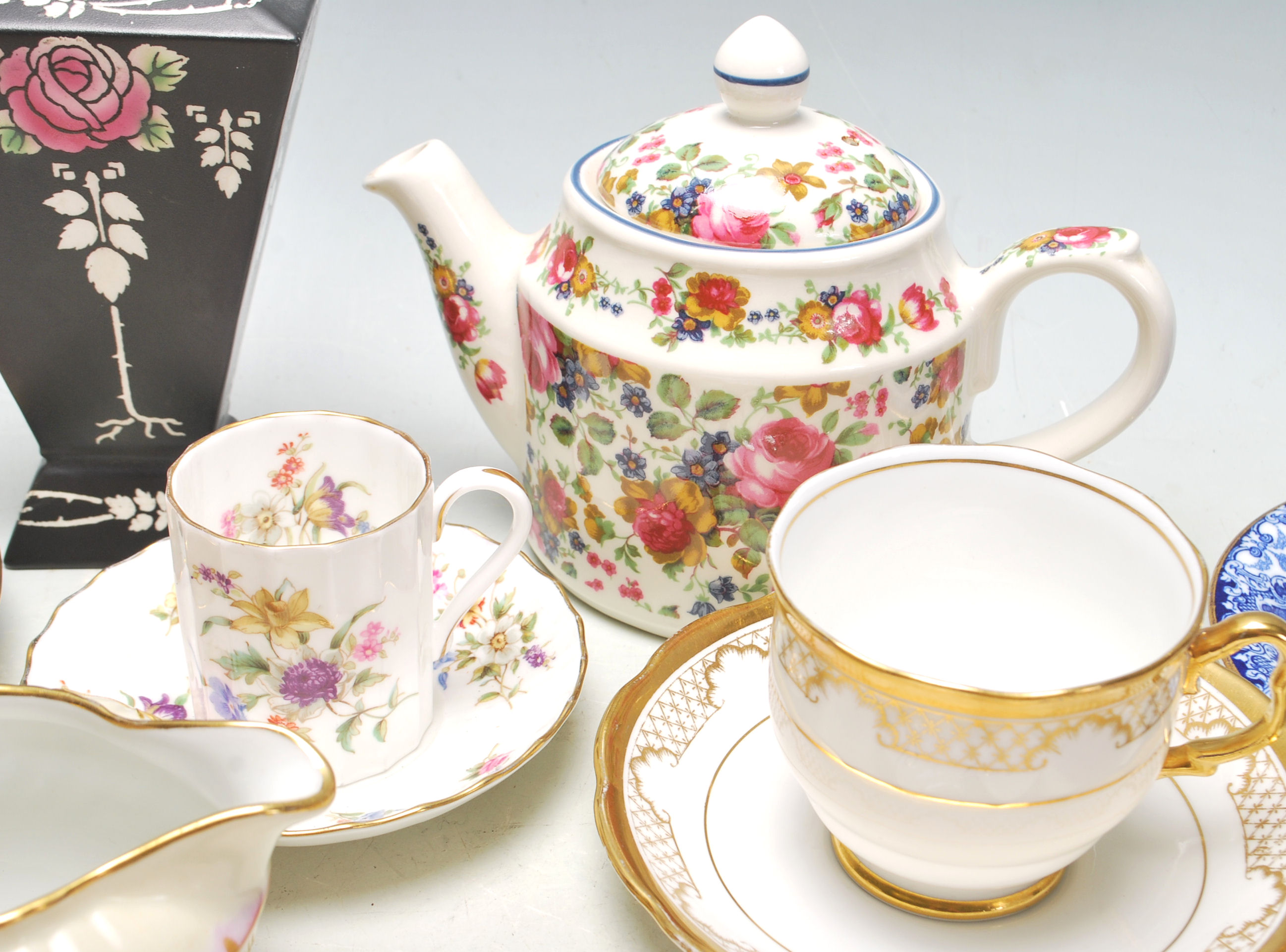 A collection of mixed vintage 20th Century mostly English china tea cups to include a Shelley rose - Image 4 of 7