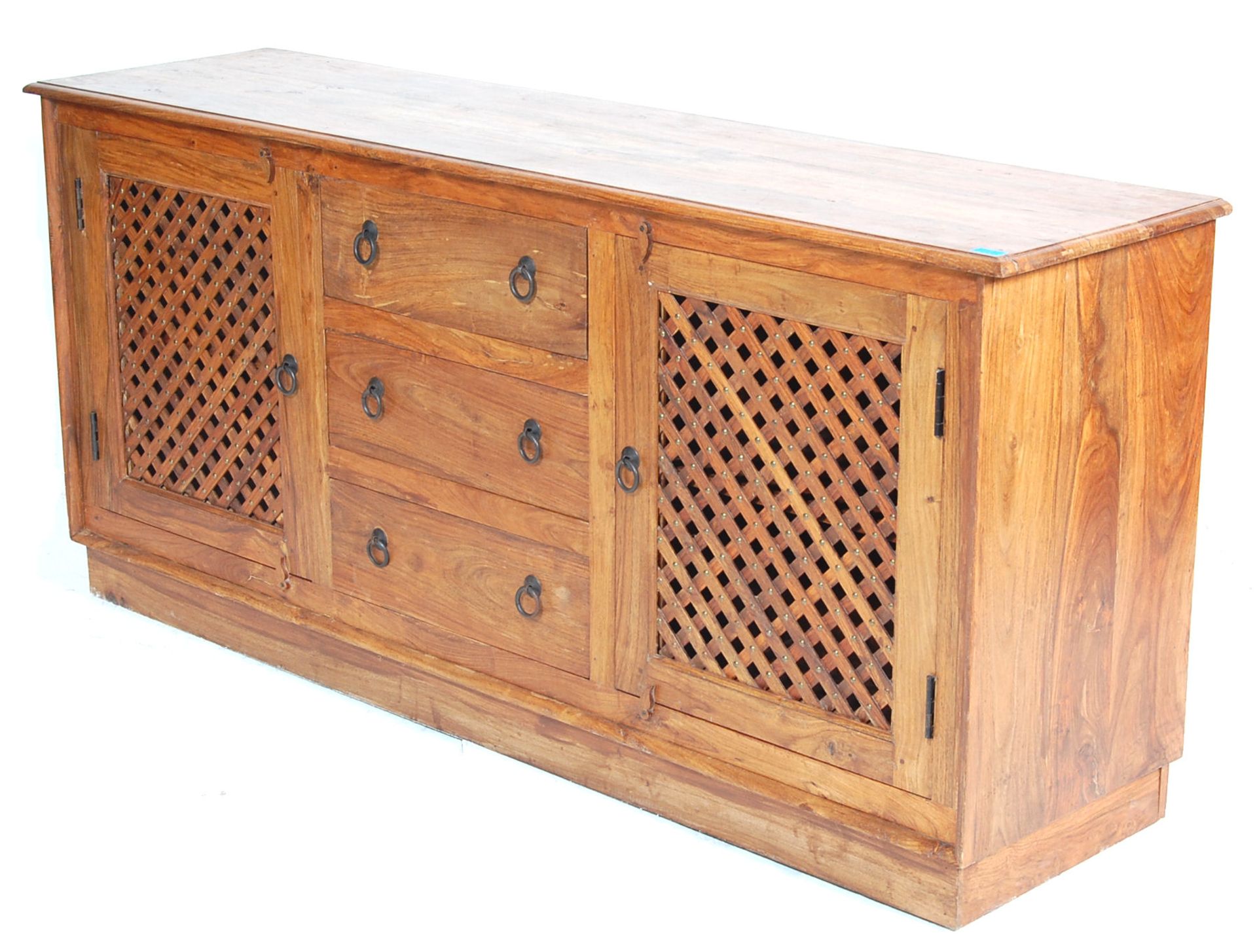 A 20th century Mexican contemporary pine sideboard / dresser base  having a central bank of three - Bild 8 aus 8