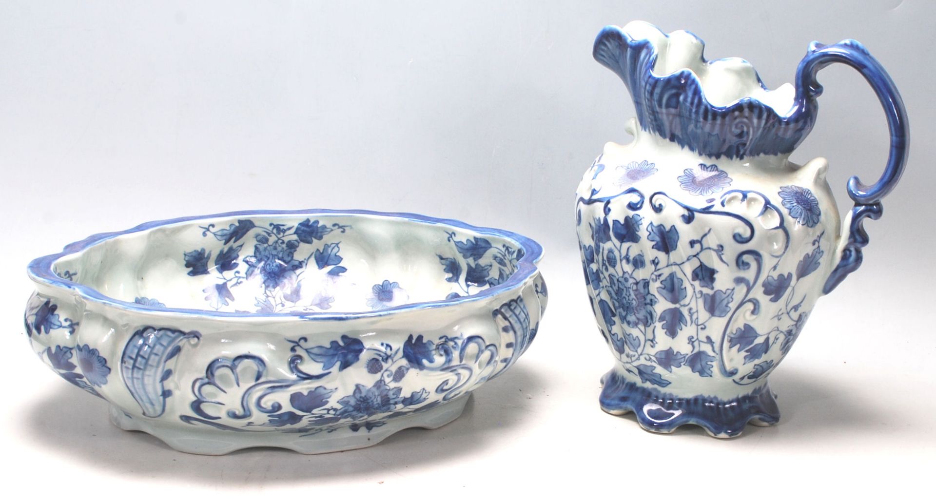 A 20th Century Victorian ironstone ceramic blue and white jug and bowl / pot having floral sprays