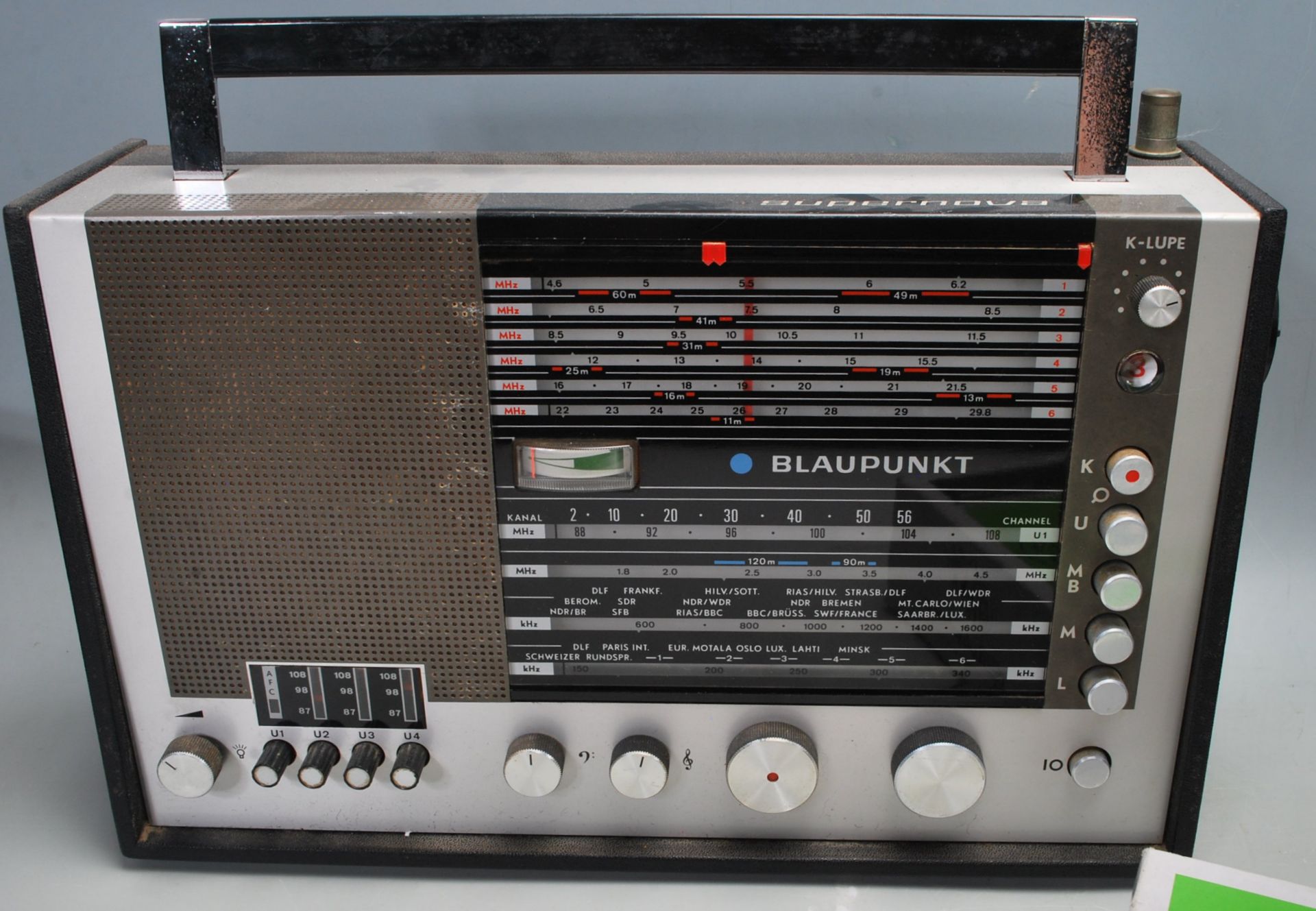 A mixed group of music of music players to include a Blaupunkt Supernova portable radio, a boxed - Bild 2 aus 7