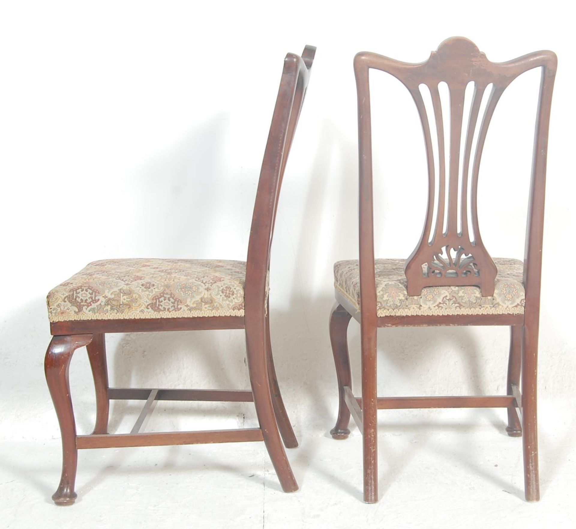 A set of four early 20th Century Edwardian dining chairs in the manner of hepplewhite having pierced - Bild 5 aus 5