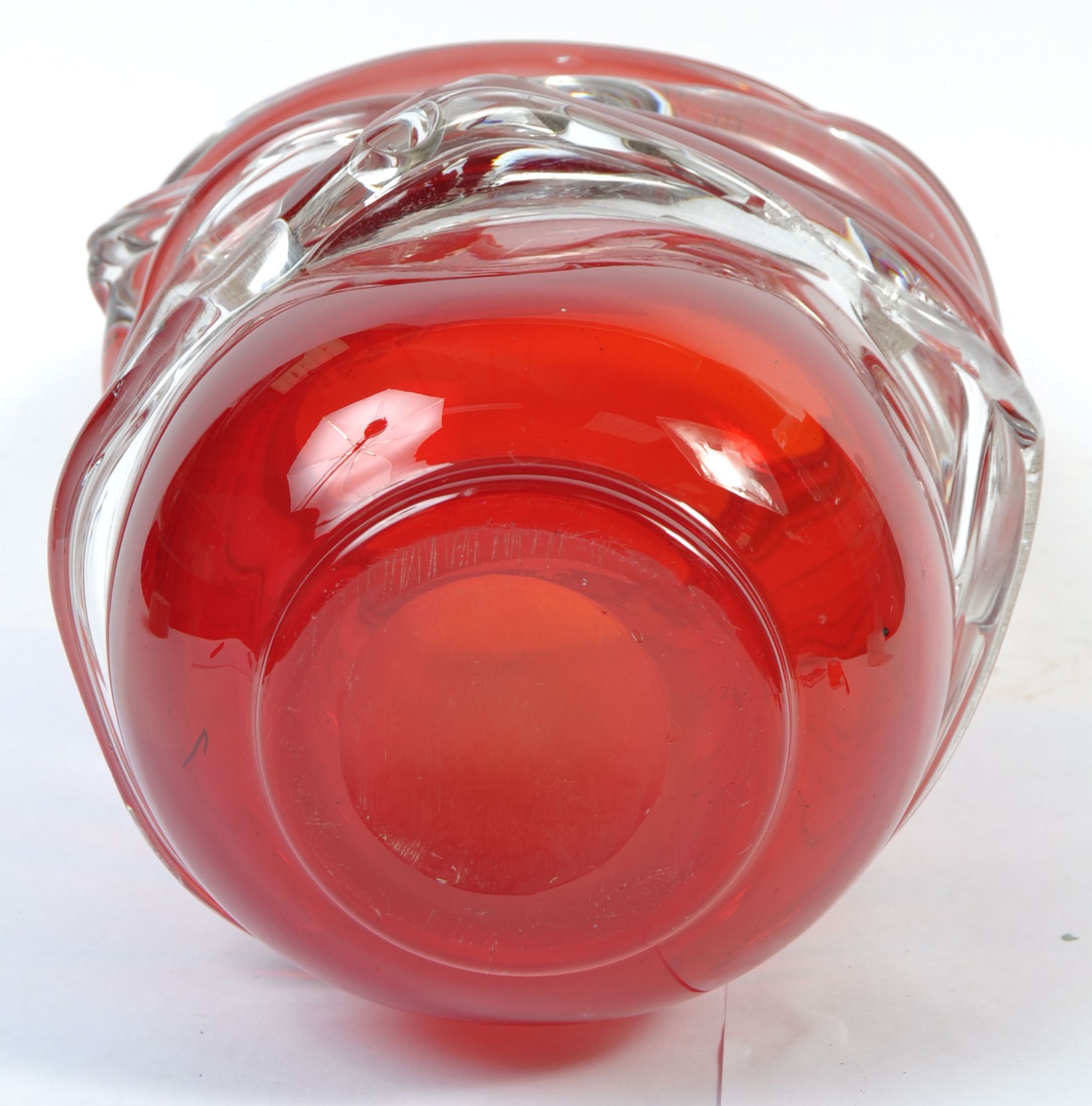MANNER OF BARNABY POWELL FOR WHITEFRIARS GLASS - RED VASE - Bild 6 aus 6