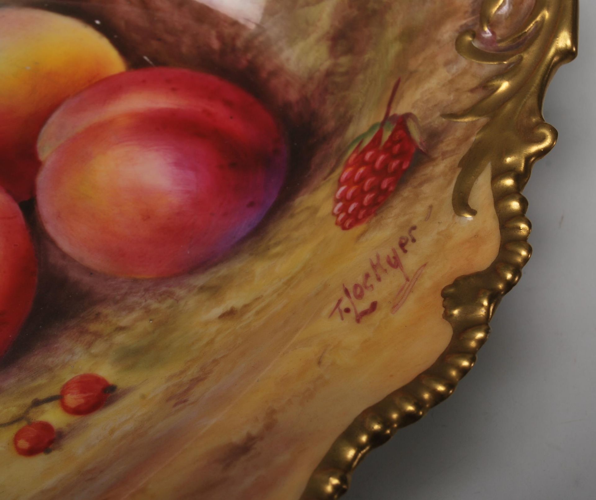 A Royal Worcester twin handled dish dated 1928 by T Lockyer, hand painted / decorated with fruit - Bild 6 aus 10