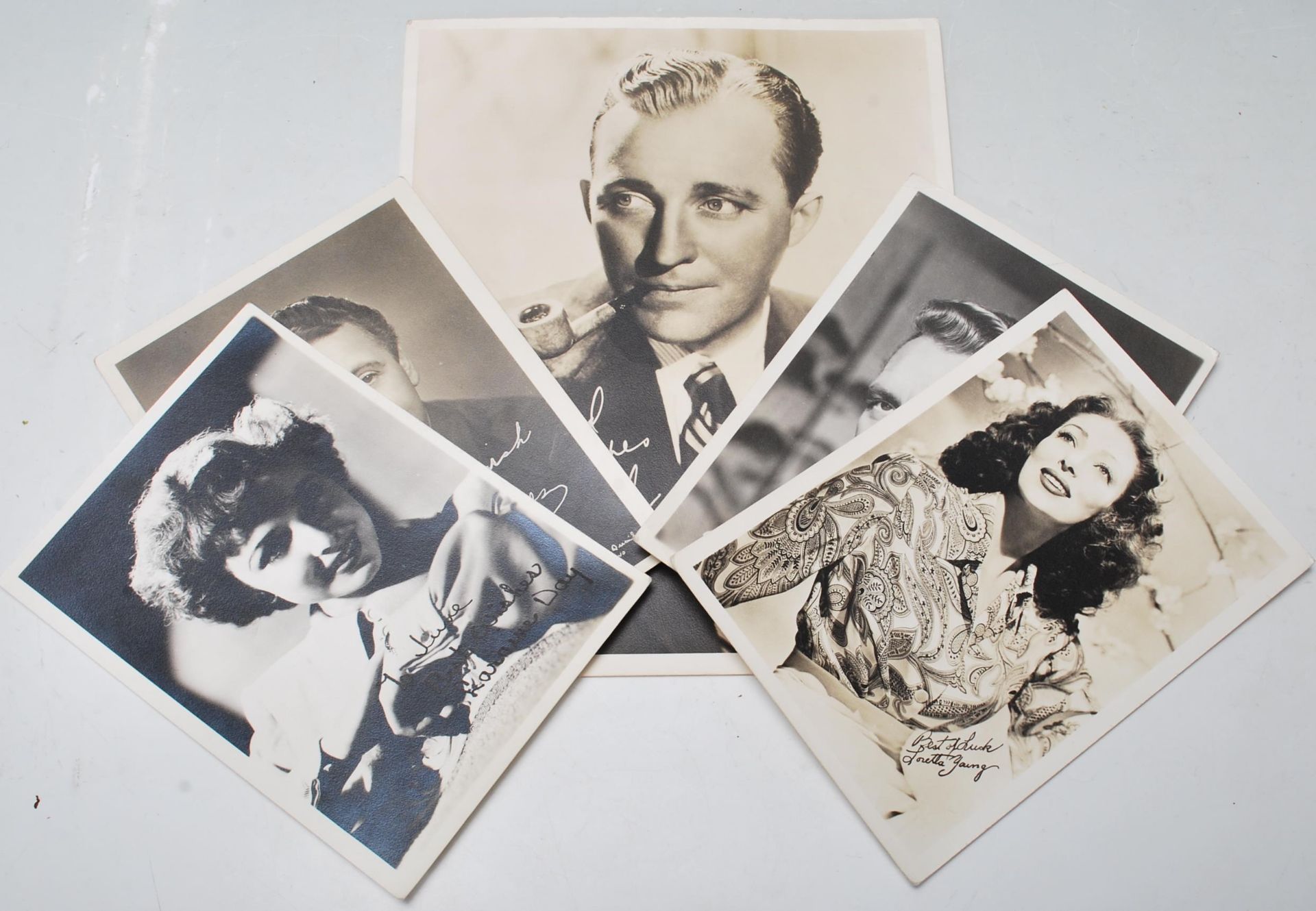 A collection of 66 vintage photographs of classic Hollywood stars / actors and actresses, dating - Bild 8 aus 10