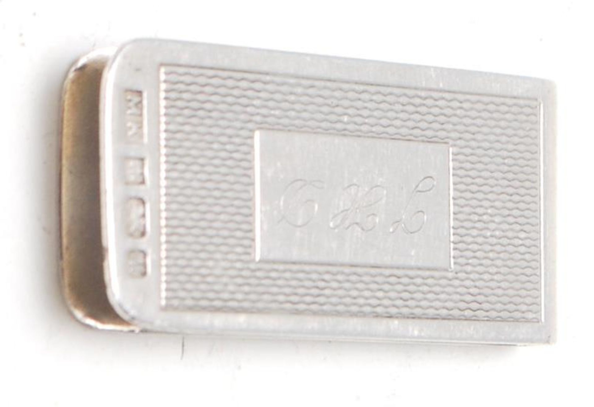 A vintage 20th Century silver hallmarked money clip having an engine turned panel to the front - Bild 3 aus 6