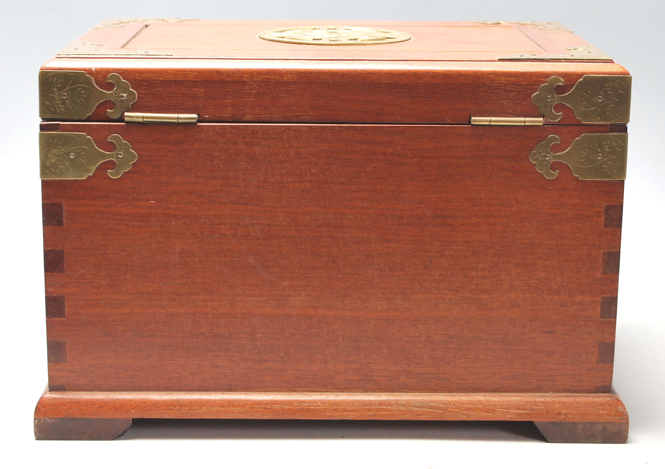 A vintage 20th Century Chinese wooden jewellery compartment box having a hinge lid to the top with - Image 4 of 6