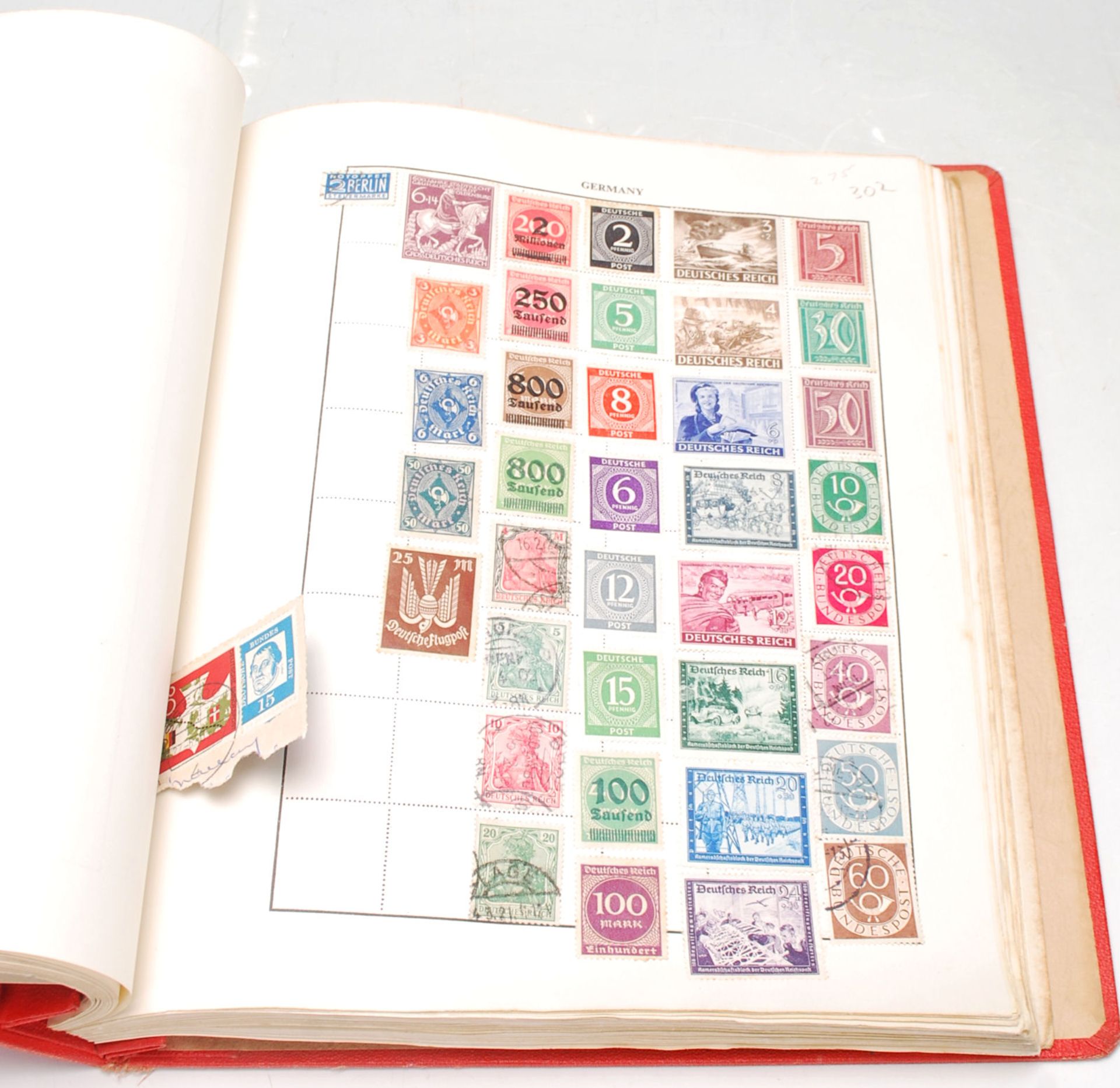 A good collection of 20th Century worldwide stamps to include stamps from Great Britain, Jersey, - Bild 5 aus 10