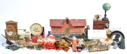 A COLLECTION OF VINTAGE DOLLS HOUSE FIGURES AND ACCESSORIES