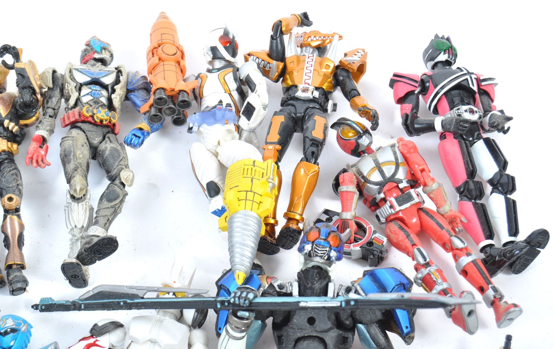COLLECTION OF ASSORTED JAPANESE ACTION FIGURES - Bild 2 aus 7