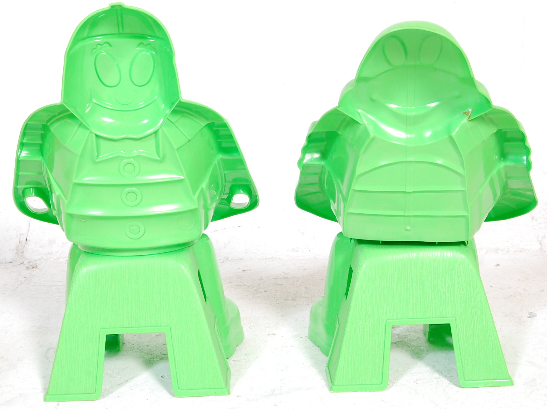 INCREDIBLY RARE TEENAGE MUTANT NINJA TURTLES CHAIR & TABLE SET - Image 9 of 9