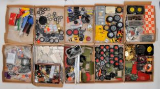 LARGE COLLECTION OF ASSORTED MECCANO TOYS