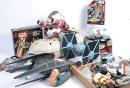 LARGE COLLECTION OF ASSORTED STAR WARS FIGURES AND PLAYSETS