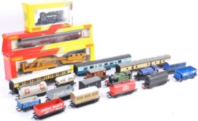 A COLLECTION OF HORNBY RAIL LOCOMOTIVES, TRACKS AND ACCESSORIES