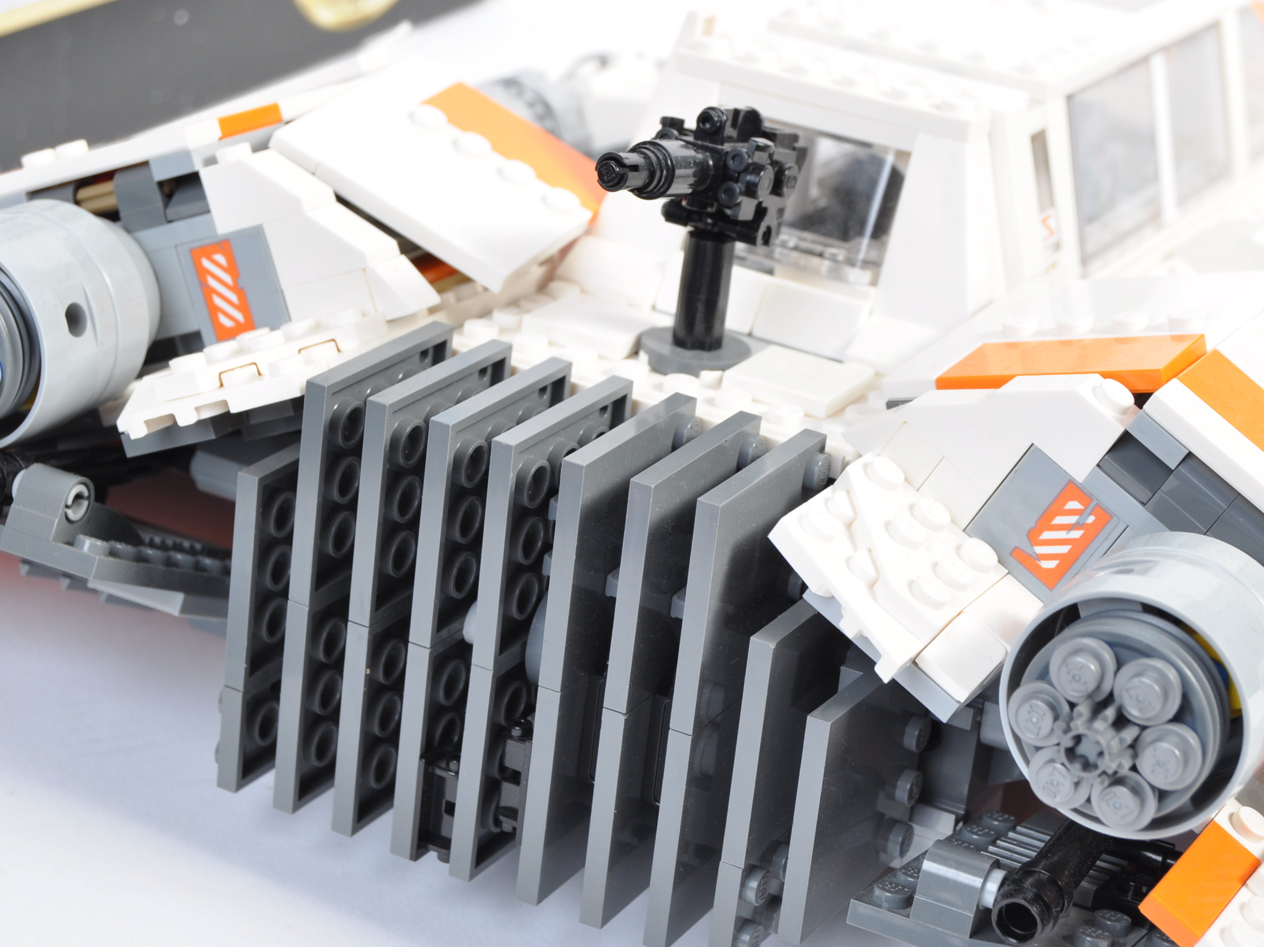 LEGO SET - STAR WARS - 75144 - SNOWSPEEDER - ULTIMATE COLLECTORS SERIES - Image 4 of 6