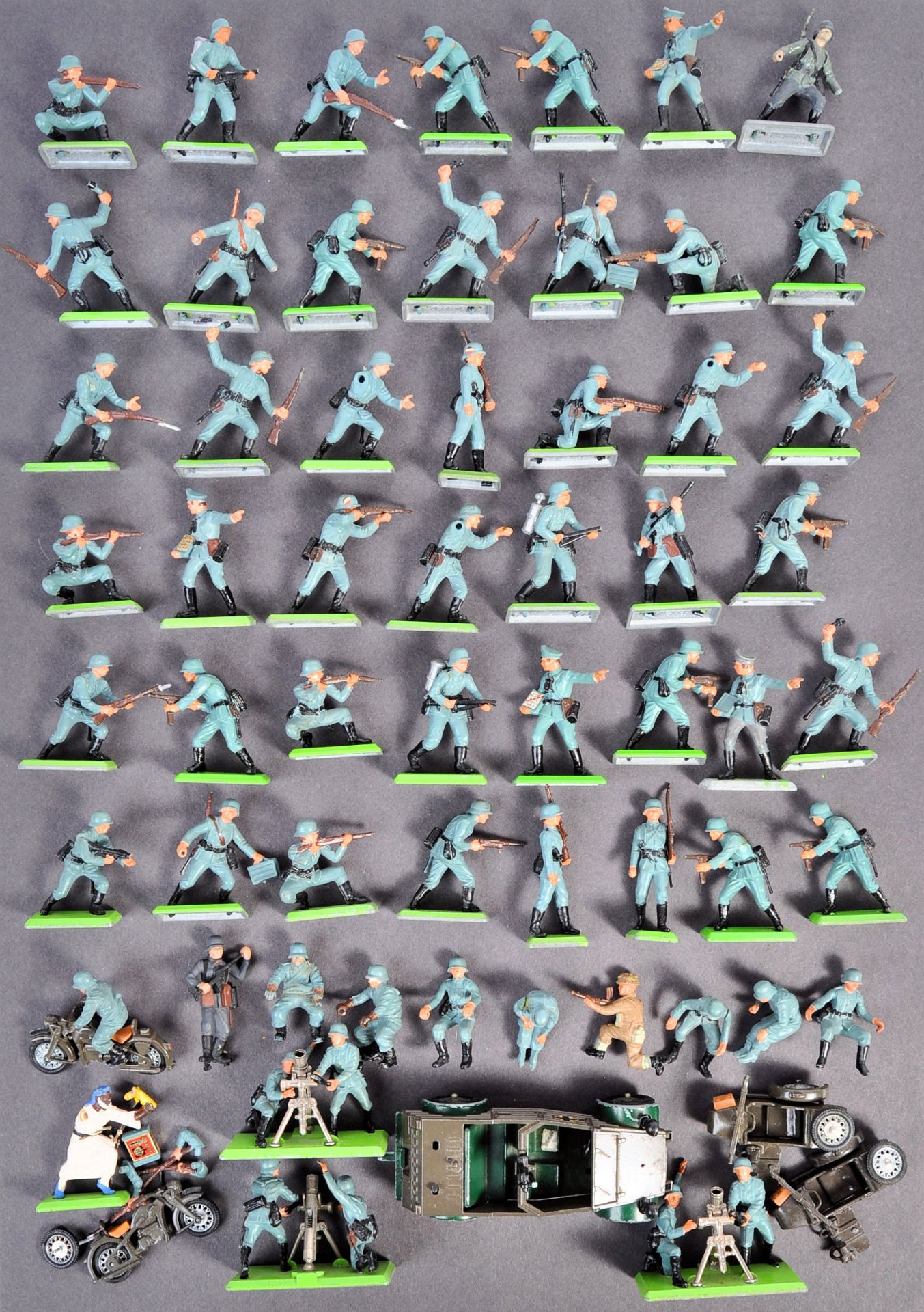 LARGE COLLECTION OF BRITAINS DEETAIL WWII GERMAN FIGURES