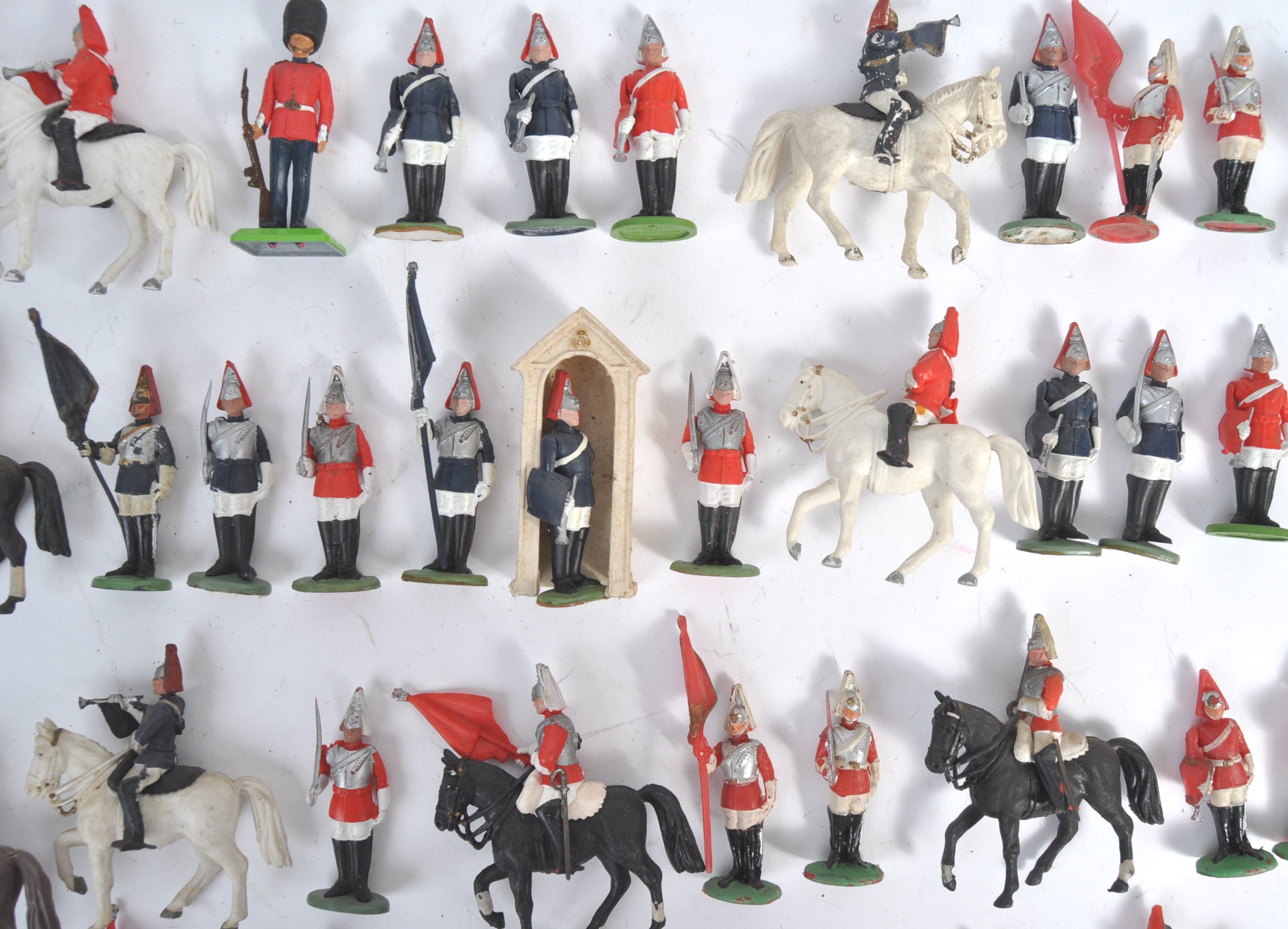 COLLECTION OF VINTAGE BRITAINS PLASTIC FIGURES - Image 6 of 6