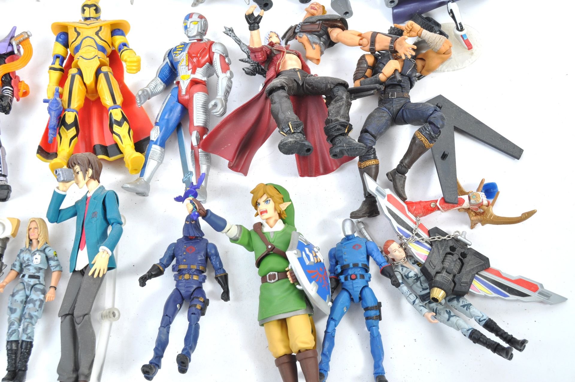 COLLECTION OF ASSORTED JAPANESE ANIME ACTION FIGURES - Bild 4 aus 5