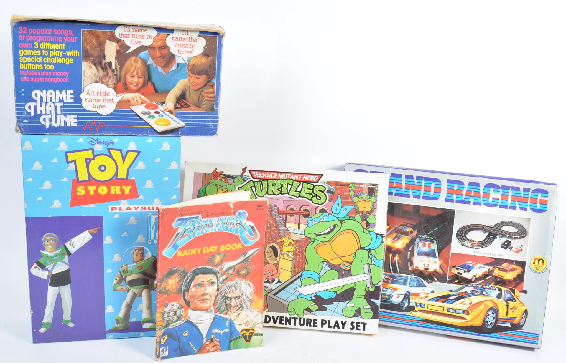 COLLECTION OF VINTAGE BOXED GAMES / TOYS / PLAYSETS