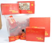 LARGE COLLECTION OF ASSORTED HORNBY AND TRIANG RAILWAY