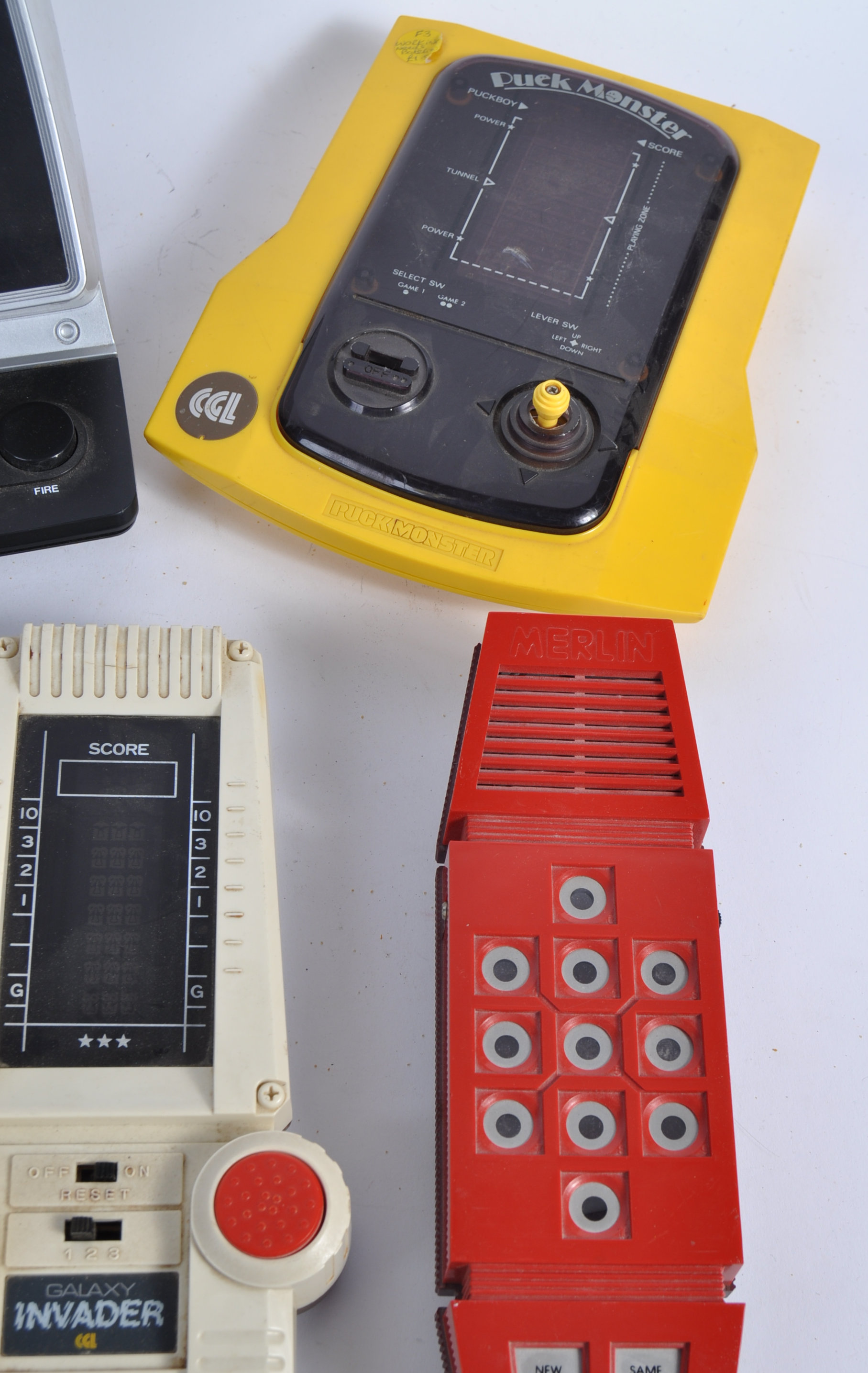 COLLECTION OF VINTAGE 1970'S HANDHELD COMPUTER CONSOLES - Image 6 of 7