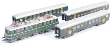 MARKLIN H0 SCALE 11411 PANTOGRAPH LOCO AND CARRIAGES SET