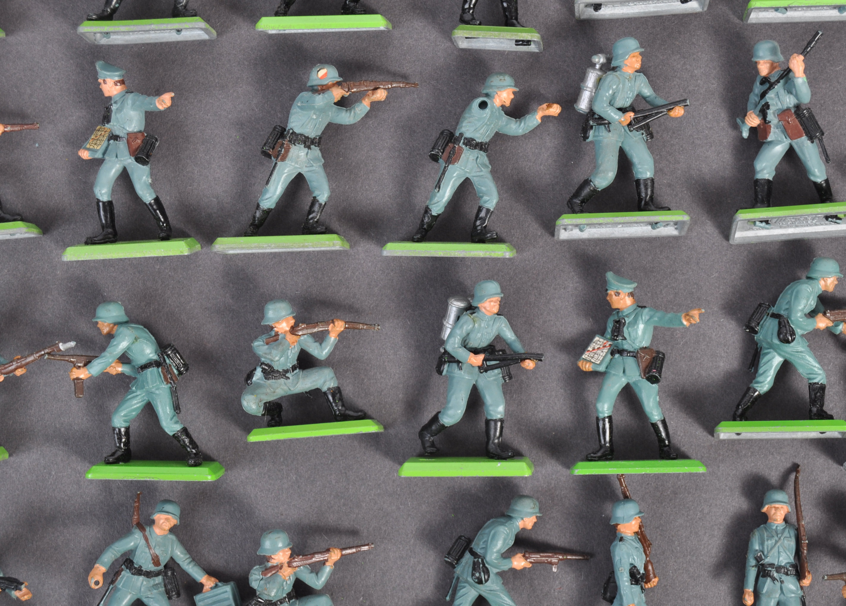 LARGE COLLECTION OF BRITAINS DEETAIL WWII GERMAN FIGURES - Image 3 of 7