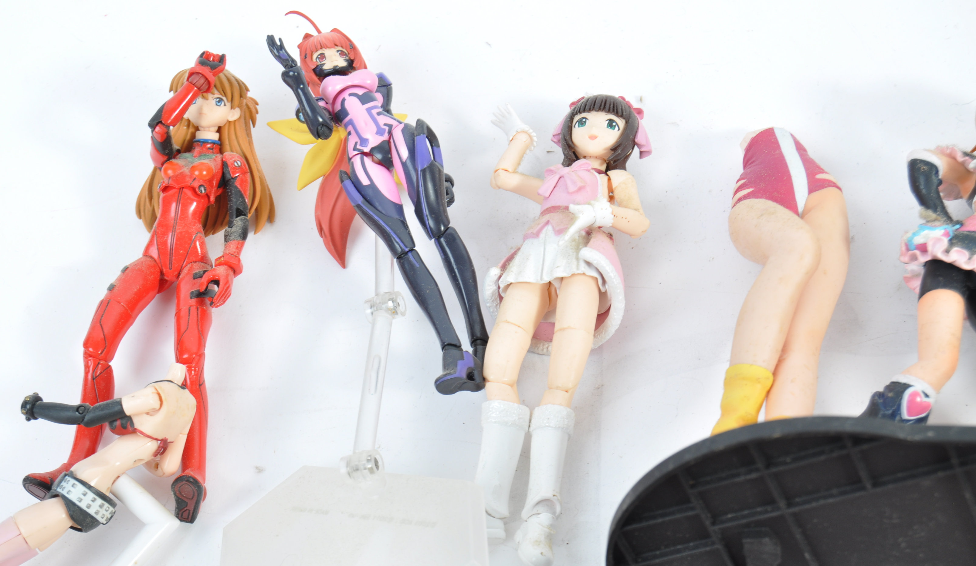 COLLECTION OF ASSORTED JAPANESE ANIME FIGURES - Image 7 of 7