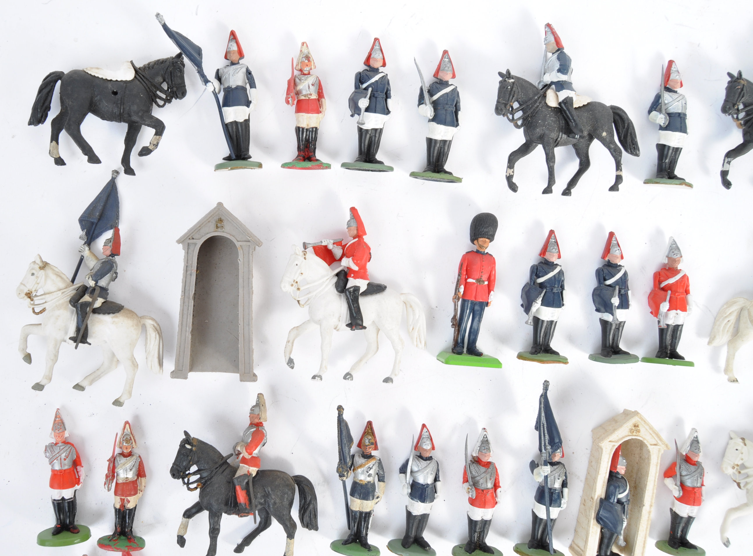 COLLECTION OF VINTAGE BRITAINS PLASTIC FIGURES - Image 2 of 6