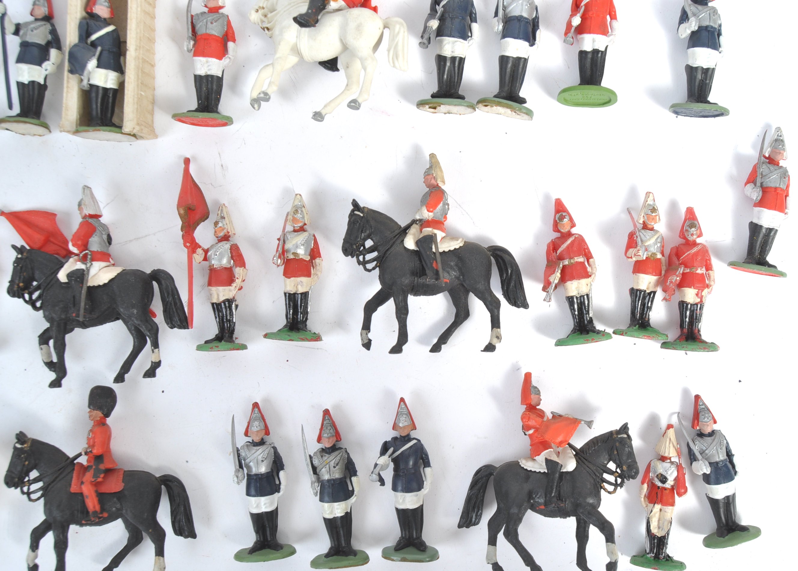 COLLECTION OF VINTAGE BRITAINS PLASTIC FIGURES - Image 4 of 6