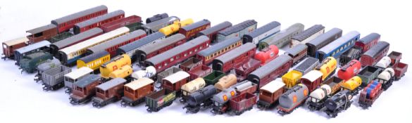 LARGE COLLECTION OF APPROX 75X ASSORTED 00 GAUGE ROLLING STOCK