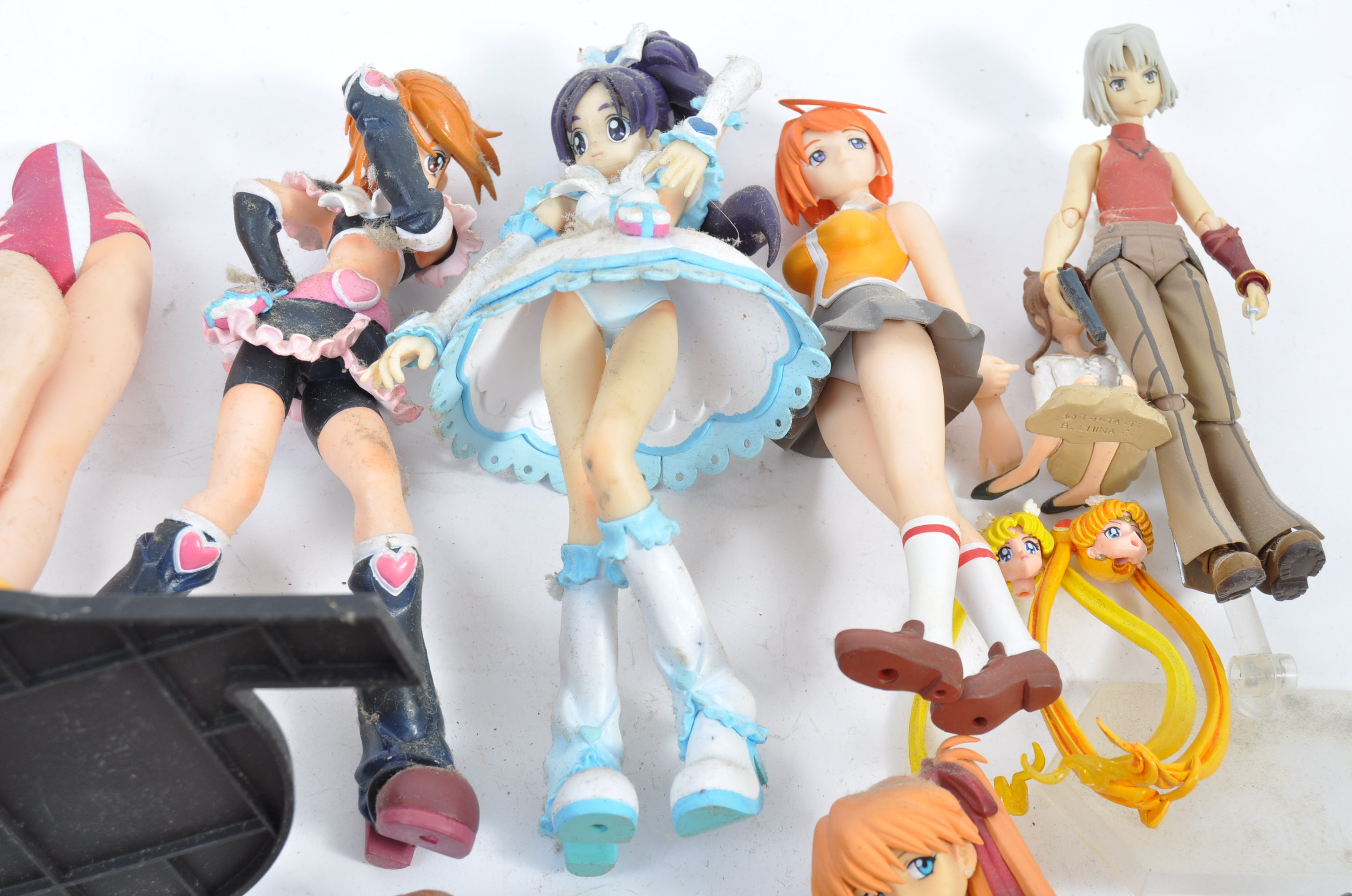 COLLECTION OF ASSORTED JAPANESE ANIME FIGURES - Image 6 of 7