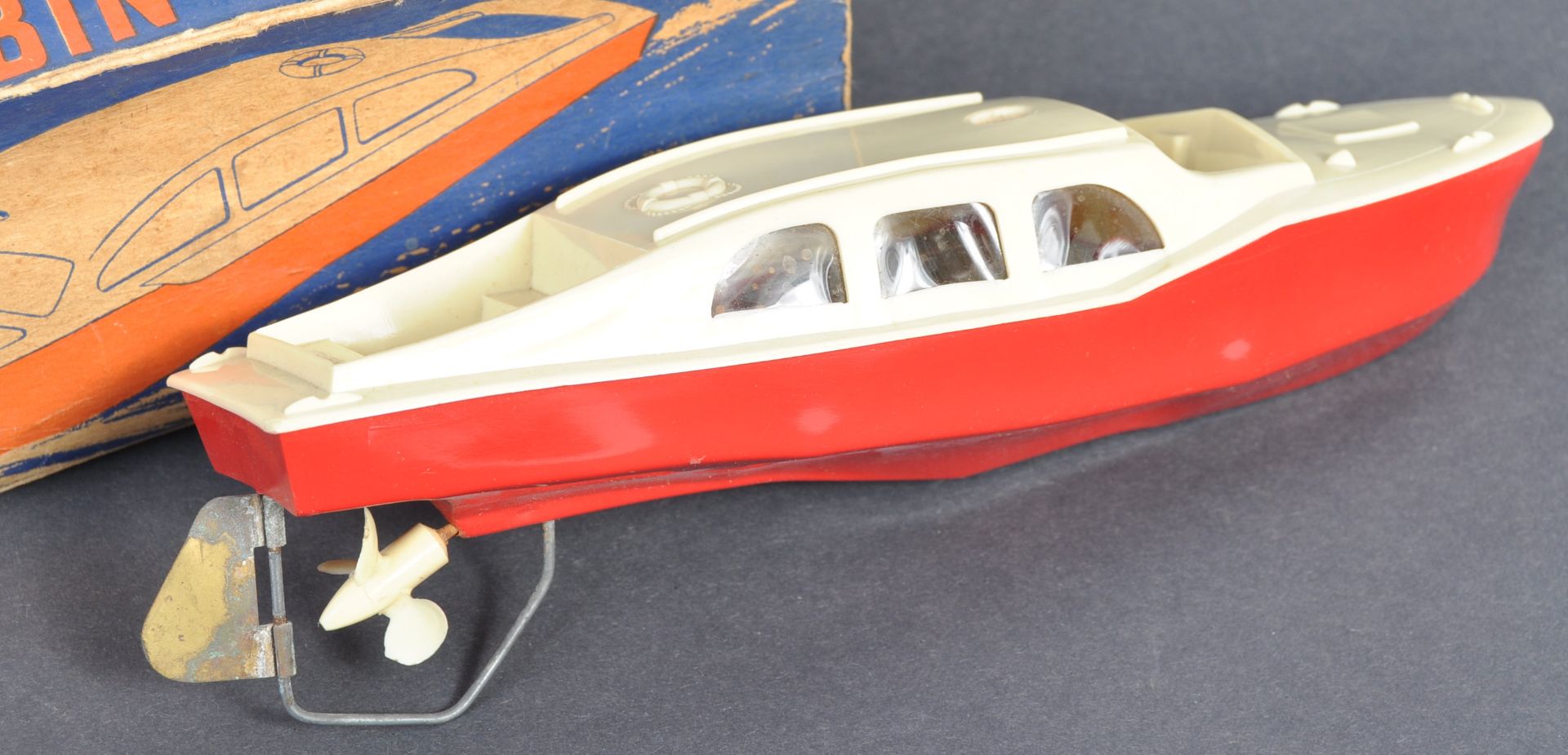 RARE VINTAGE WELLS & CO LTD VINTAGE CABIN CRUISER CLOCKWORK BOAT - Bild 2 aus 5