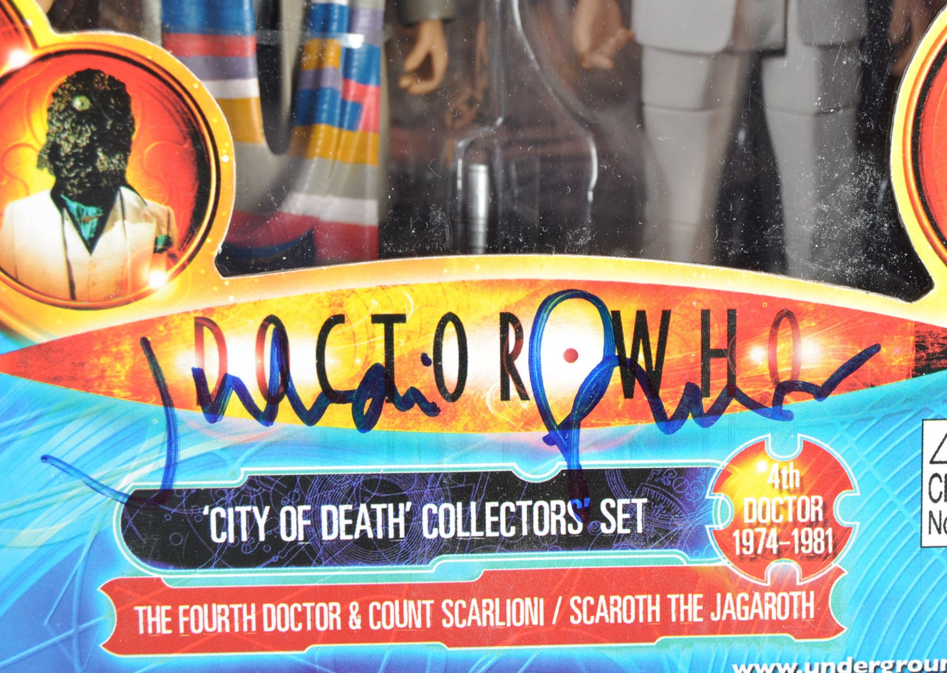 JULIAN GLOVER DOCTOR WHO - AUTOGRAPHED ACTION FIGURE SET - Bild 2 aus 4