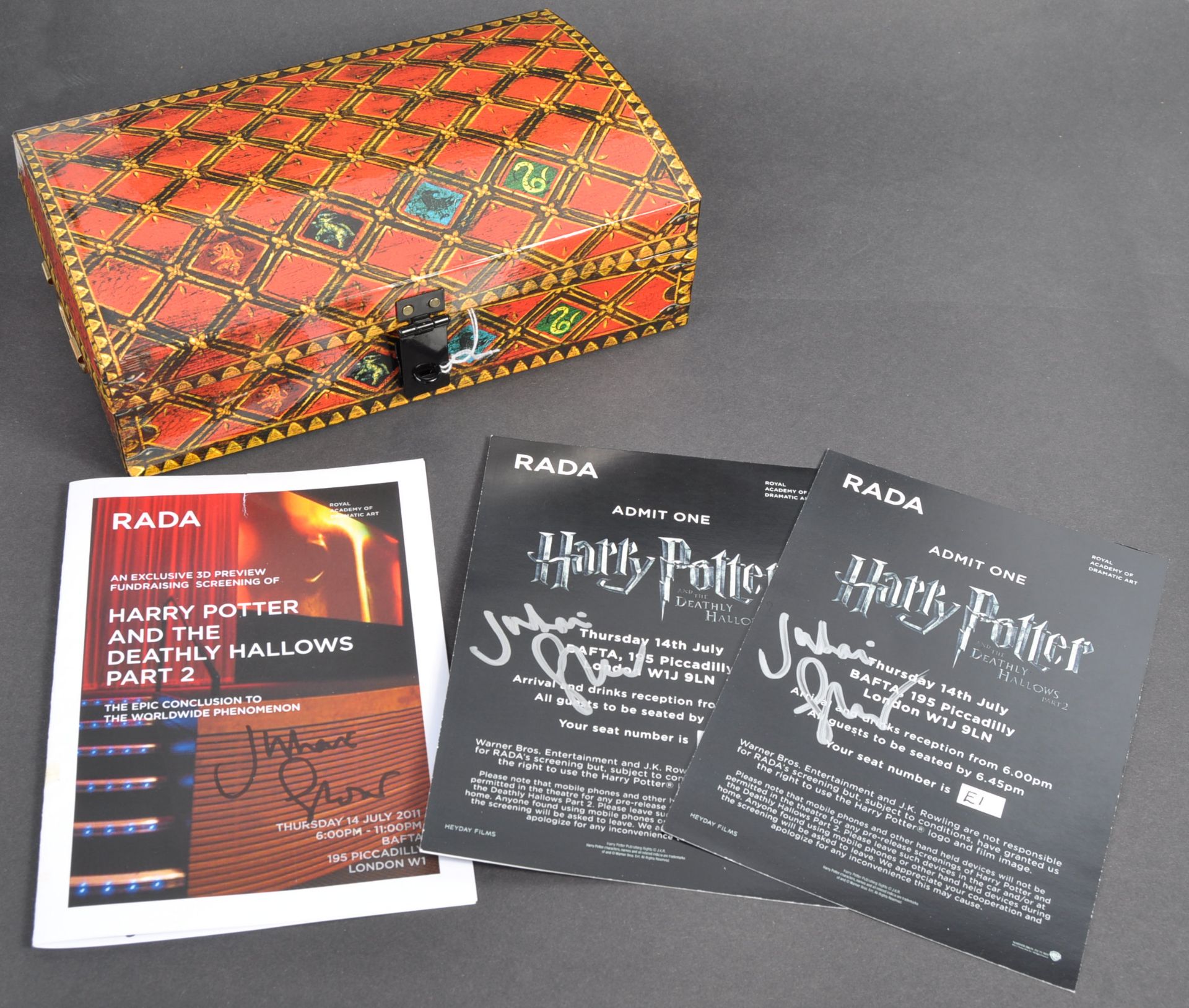 HARRY POTTER - PRESENTATION BOX & PRIVATE SCREENING TICKETS