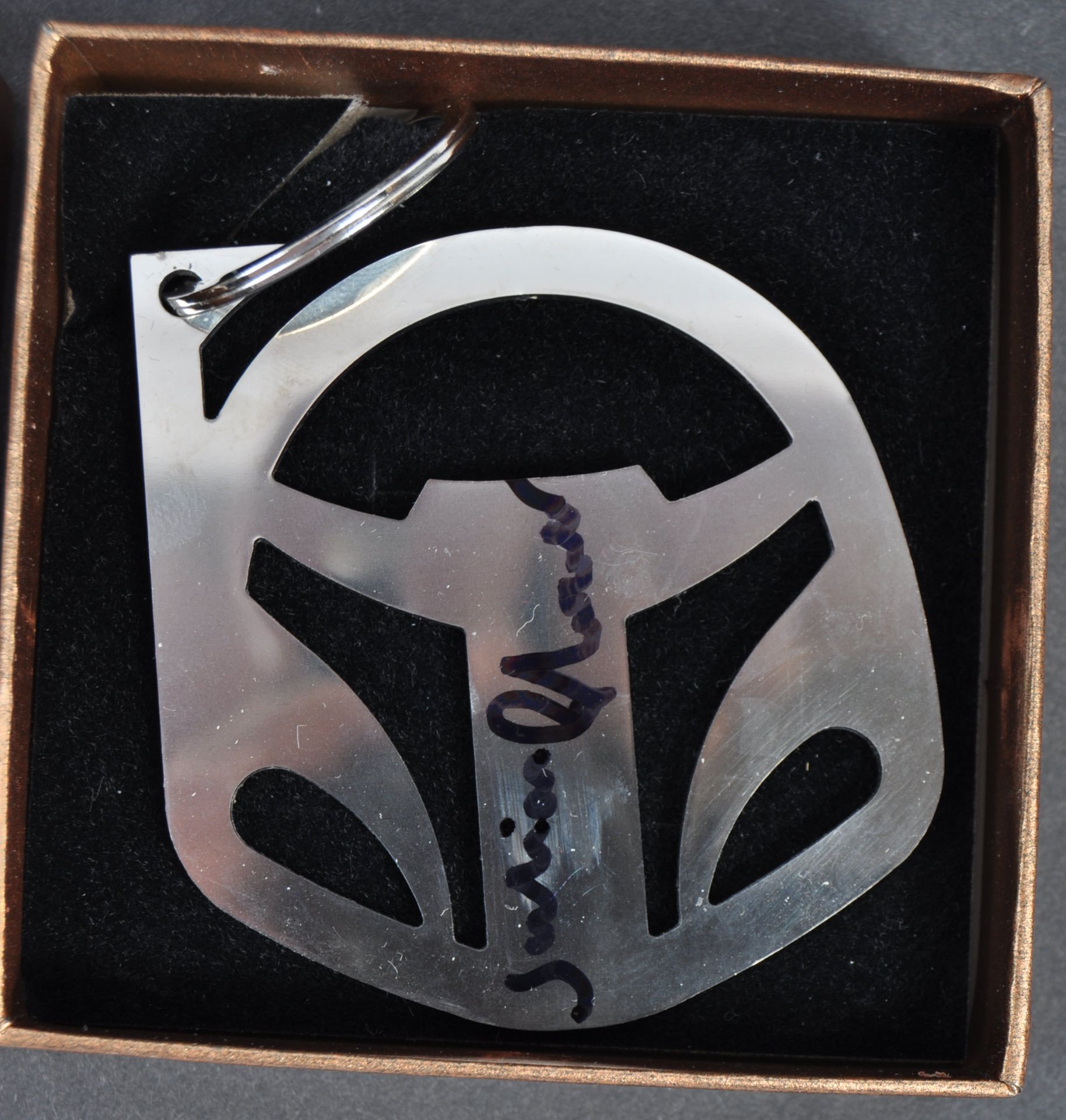 STAR WARS BOBA FETT KEY RING GIFTED TO JULIAN GLOVER - Bild 2 aus 3