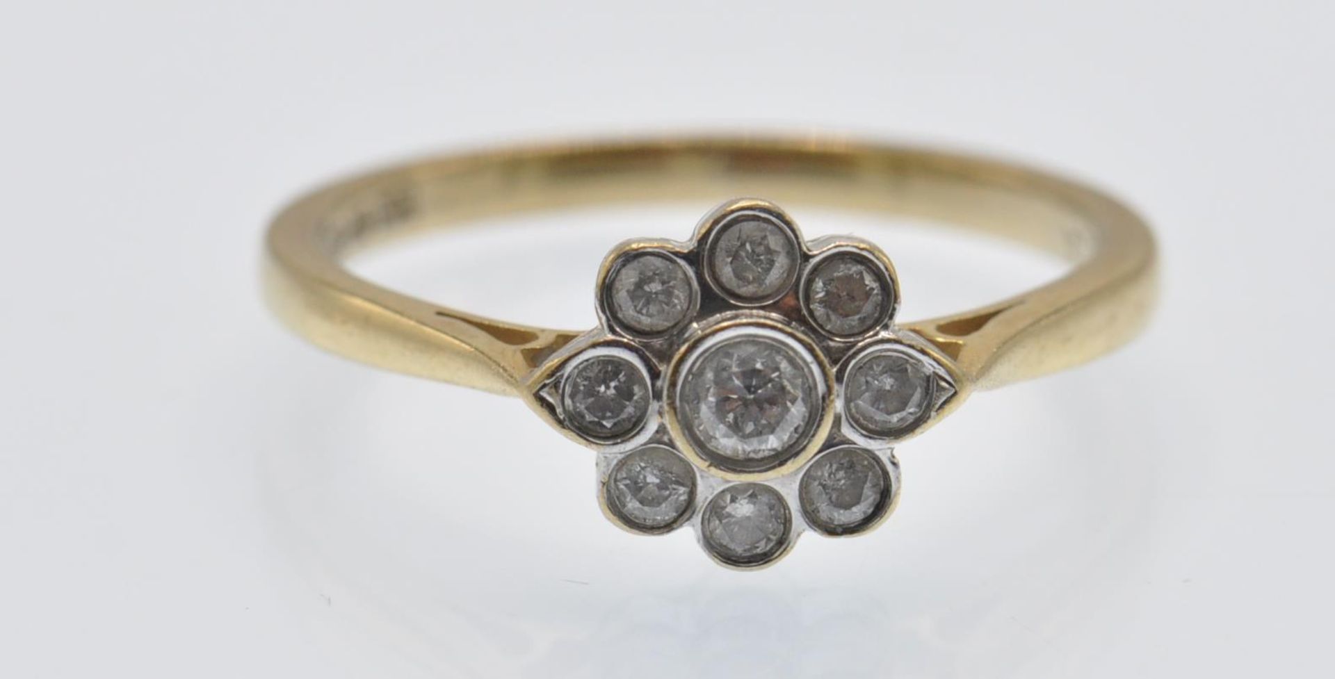 A Hallmarked 9ct Gold & Diamond Cluster Ring