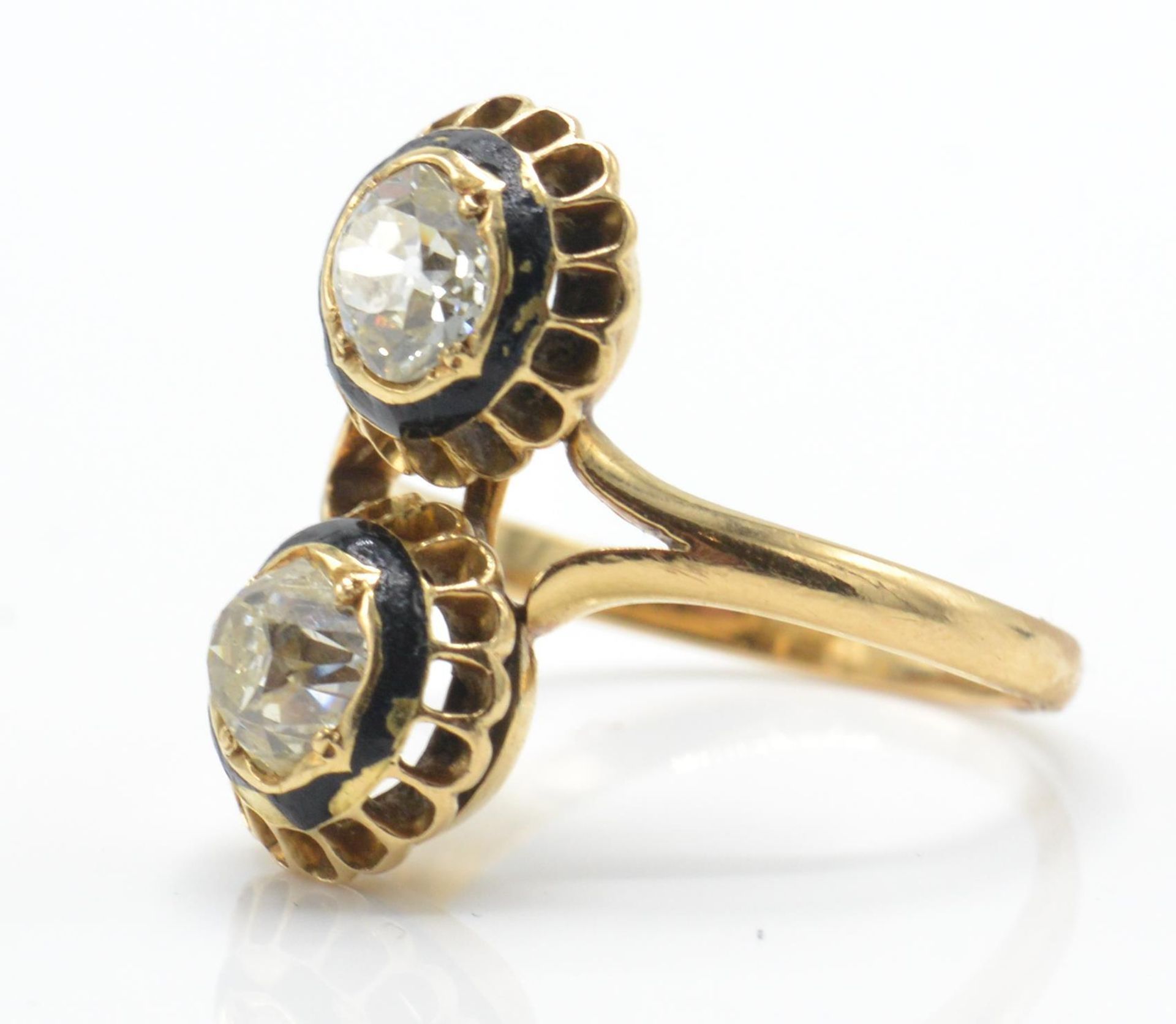 An 18ct Gold Enamel & Diamond Ring - Image 3 of 5