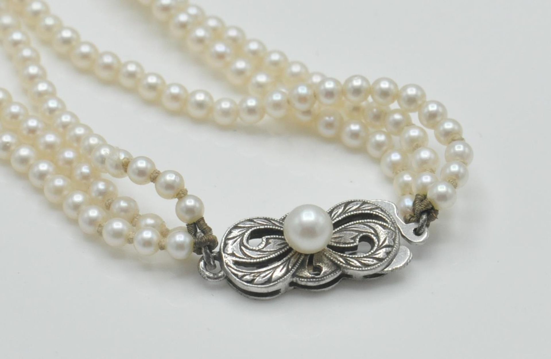 A Vintage Mikimoto Cultured Pearl Necklace - Bild 3 aus 5