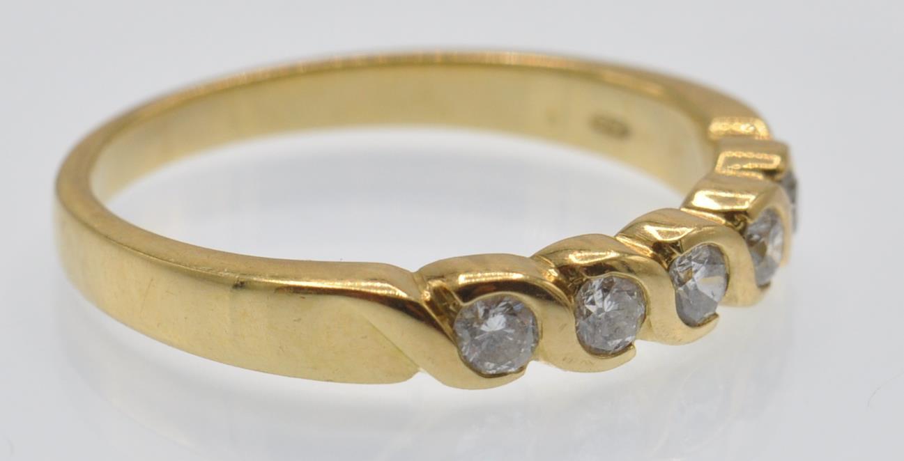 A Hallmarked 18ct Gold & Diamond Five Stone Ring - Image 4 of 4
