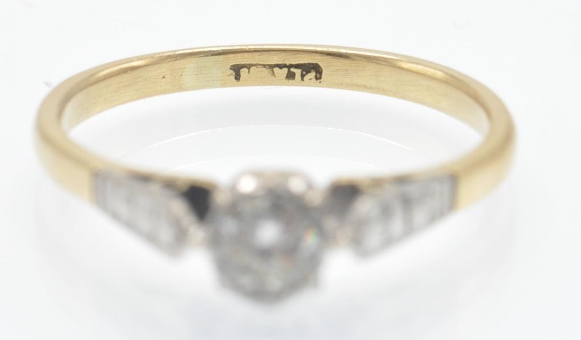 A Vintage 18ct Gold & Platinum Solitaire Diamond Ring - Image 4 of 5